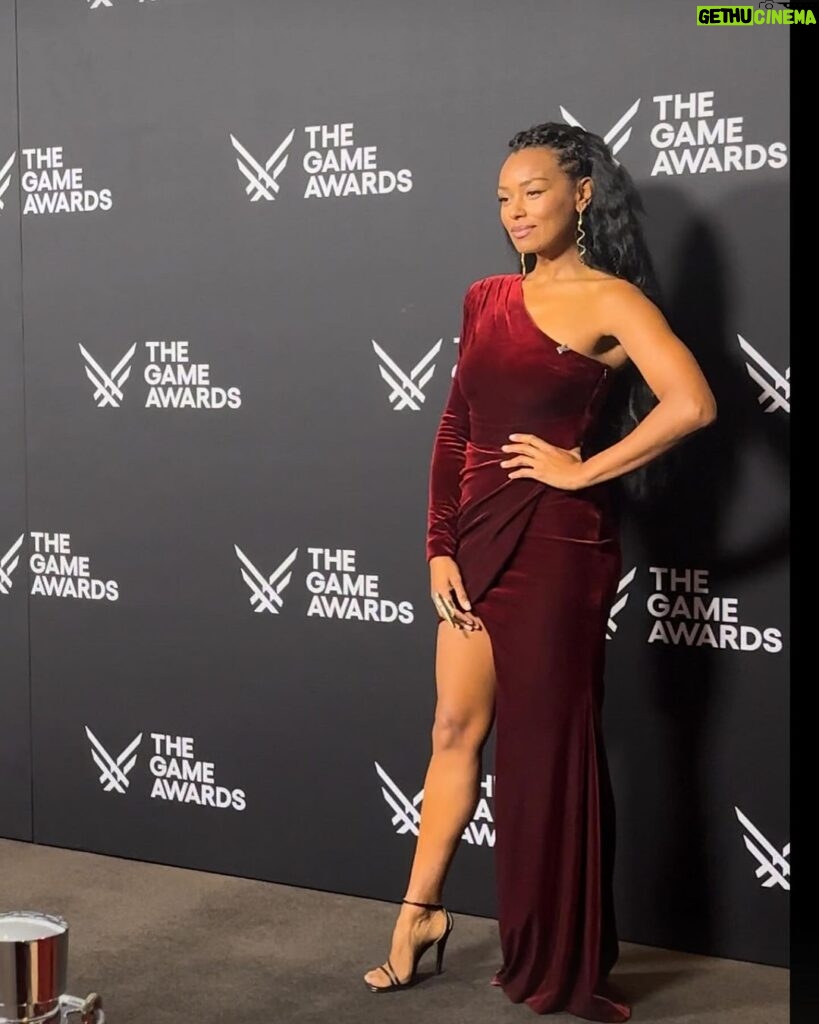 Melanie Liburd Instagram - The Game awards was incredible. What an honor it was to celebrate @alanwakeofficial and our 8 nominations. To be included in the Best Performance category with such talented nominees was a dream come true. Congratulations to our #alanwake2 family and all the wins and a big thank you to all the fans for all the love and support! ♥️ #sagaanderson #alanwake #alanwake2 #remedygames #epicgames