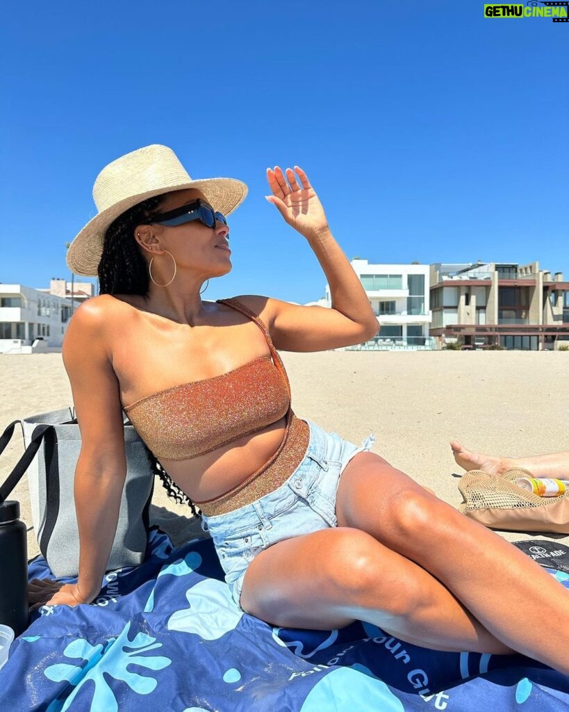 Melanie Liburd Instagram - First beach day of the summer. Back with the gang. 📷 @sammatthews @adicora_swimwear #islandgirl 🧡 Venice