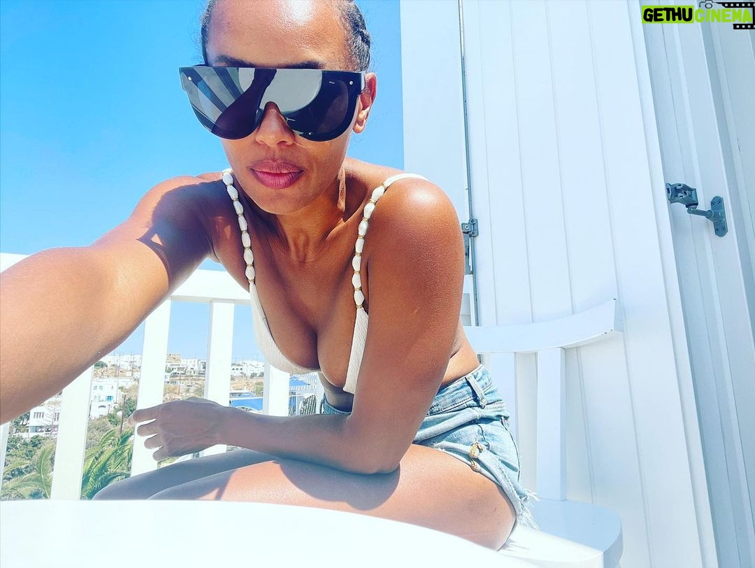 Melanie Liburd Instagram - Thursday 👋🏽 Mykonos, Greece