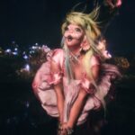 Melanie Martinez Instagram - 𝚜𝚘𝚖𝚎𝚠𝚑𝚎𝚛𝚎 𝚘𝚗 𝚟𝚎𝚗𝚞𝚜 𝚝𝚑𝚎𝚢’𝚛𝚎 𝚜𝚎𝚊𝚛𝚌𝚑𝚒𝚗𝚐 𝚏𝚘𝚛 𝚖𝚎 𝚠𝚑𝚒𝚕𝚎 𝚒’𝚖 𝚌𝚘𝚟𝚎𝚛𝚎𝚍 𝚒𝚗 𝚖𝚞𝚌𝚔 𝚏𝚛𝚘𝚖 𝚝𝚑𝚎 𝚎𝚊𝚛𝚝𝚑 𝚊𝚗𝚍 𝚝𝚑𝚎 𝚜𝚎𝚊 𝚜𝚌𝚛𝚊𝚝𝚌𝚑𝚒𝚗𝚐 𝚝𝚑𝚒𝚜 𝚌𝚊𝚛𝚌𝚊𝚜𝚜 𝚕𝚒𝚔𝚎 𝚍𝚘𝚐𝚜 𝚠𝚒𝚝𝚑 𝚝𝚑𝚎 𝚏𝚕𝚎𝚊𝚜 𝚒 𝚔𝚎𝚎𝚙 𝚕𝚎𝚊𝚗𝚒𝚗𝚐 𝚝𝚘 𝚍𝚢𝚒𝚗𝚐 𝚒𝚗 𝚊𝚕𝚕 𝚘𝚏 𝚖𝚢 𝚍𝚛𝚎𝚊𝚖𝚜 PORTALS