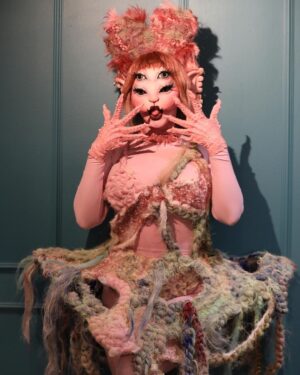 Melanie Martinez Instagram - 💓PORTALS EUROPE TOUR💓

One of the most beautiful touring experiences I’ve ever had. All the love!! Can’t wait to come back next year for the trilogy tour 🕯️🤍

Band goblins:

@aliamo 
@laynesworld_ 
@aclevelandiii 
@fostermakesmusic 

Glam angels:

@williamscottblair 
@laurelcharleston 

Dancer faeries:

@bmvthis 
@andreaabess 
@angelmammoliti 
@marlonpelayo

📹📸: @verdeonfilm