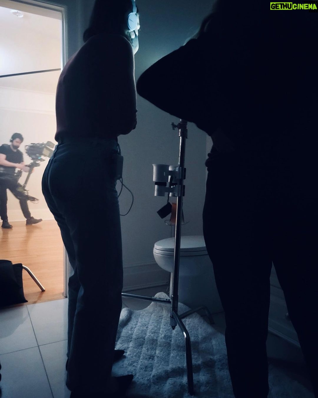 Melanie Scrofano Instagram - They keep putting my monitors in the bathrooms, in case you haven’t noticed. It’s starting to affect my self esteem. In other news, my bumper crop looks great in this pic. #surrealestate @syfy @hulu 📸 @ryan.port.the1st