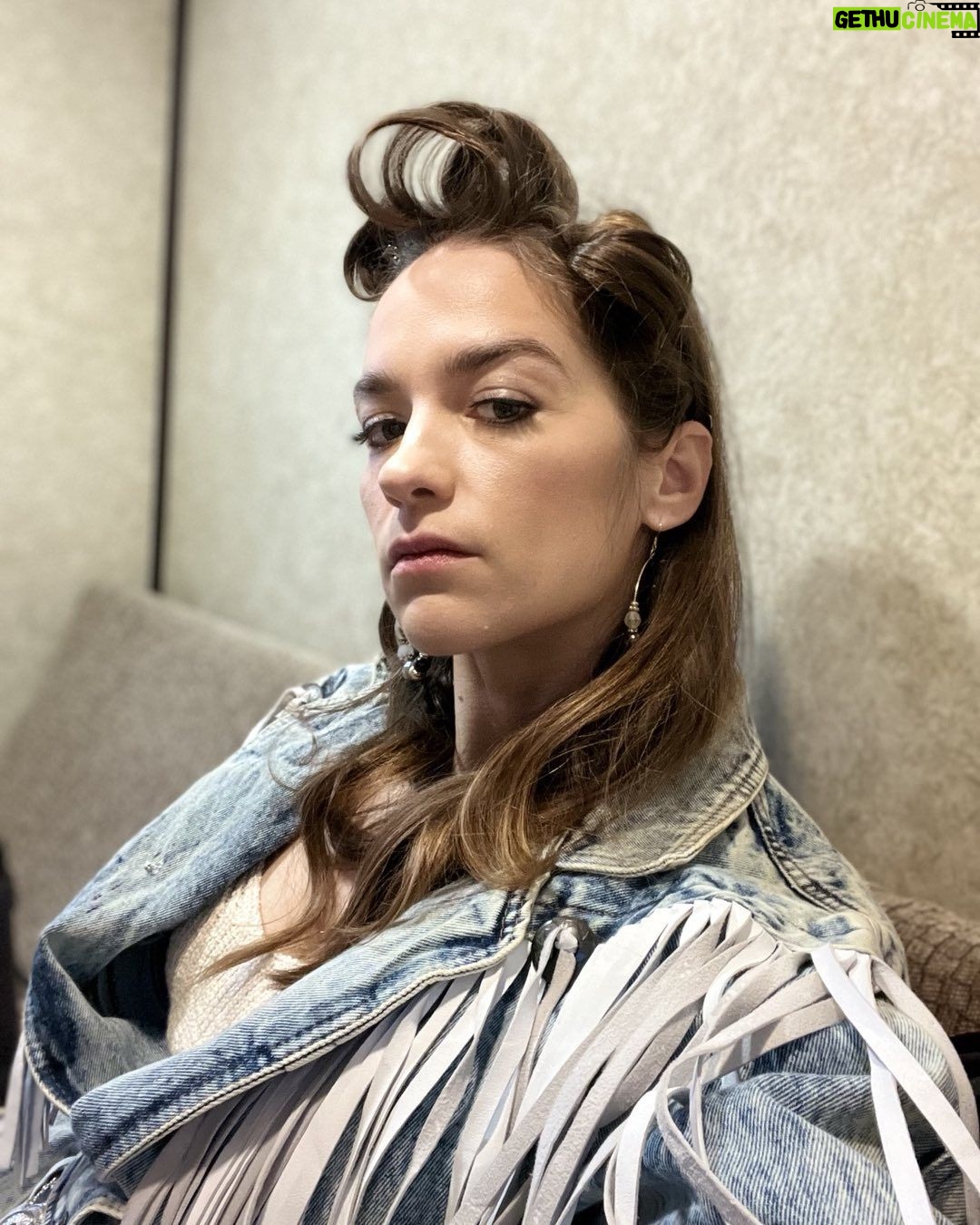 Melanie Scrofano - 11.3K Likes - Happy cock suckin’ Hallowe’en, that’s what she always says……
Mizzzzzeszzzz McMurray
#letterkenny