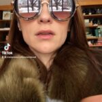 Melanie Scrofano Instagram - I once gave advice to a young actor. True story when I booked #WynonnaEarp @thinkajen gave me beautiful bottles of sparkling water because I didn’t drink alcohol.