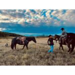 Melanie Scrofano Instagram - “Make it Look Like a @markmaggiori Painting,” I said. And everyone knew what I meant. Even the horses. What an incredible time on @official_heartlandoncbc. #iloveheartland