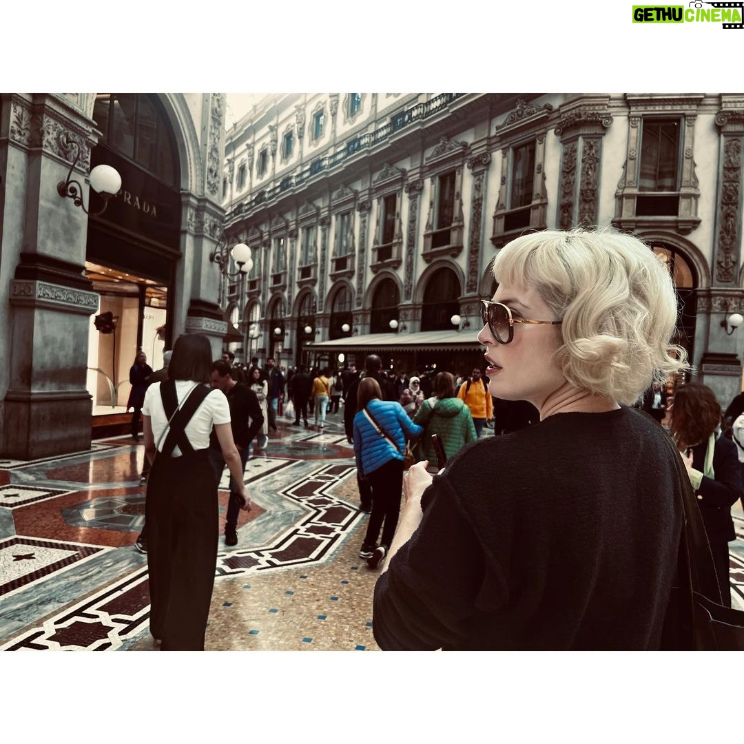 Melanie Scrofano Instagram - Charlotte’s first time in Milan 💚🤍❤️