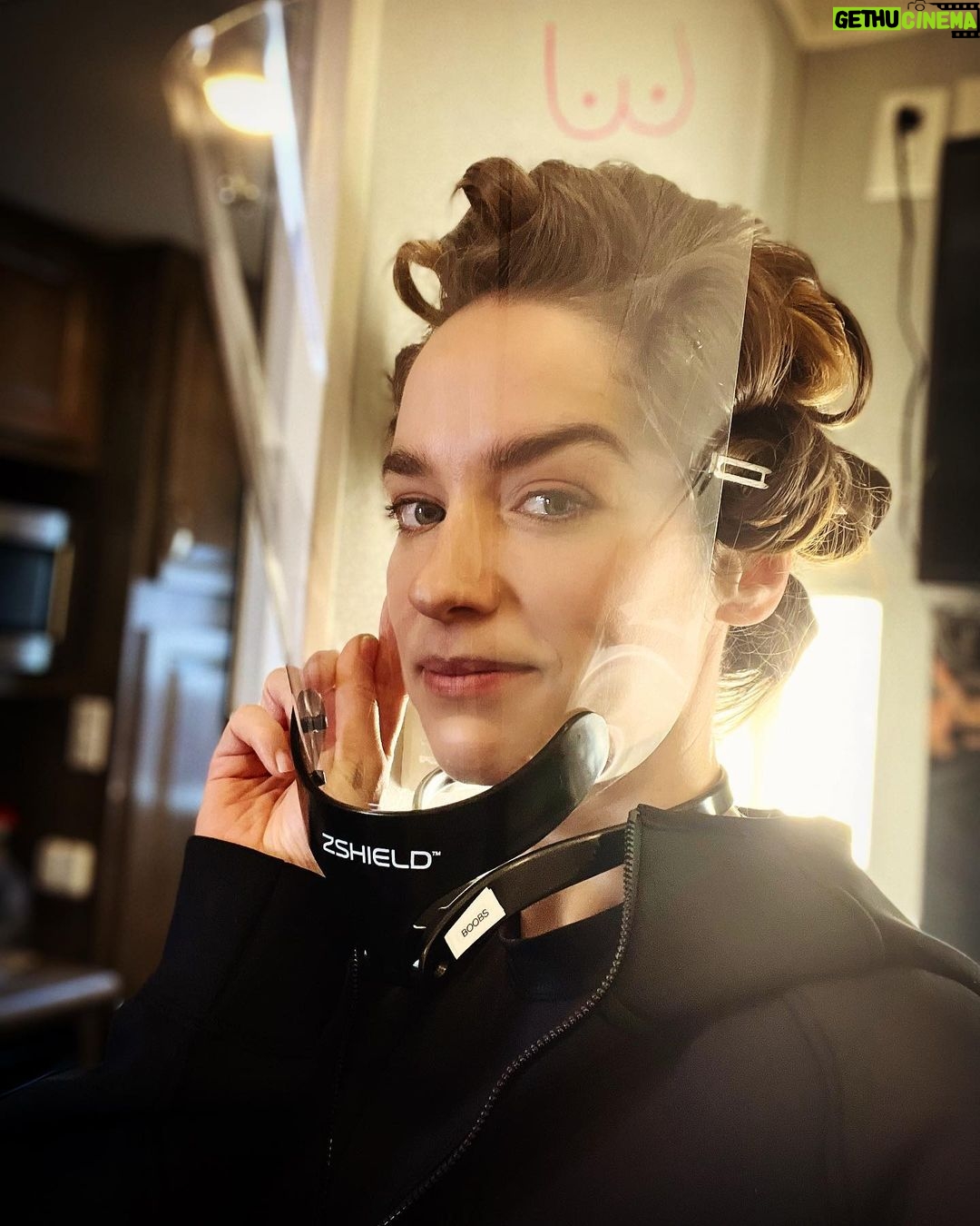 Melanie Scrofano - 11.3K Likes - I just got beat at my own game.
#boobs
#pimpmycovidshield
#whatsbetterthandynamite