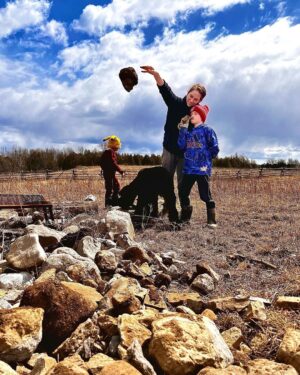 Melanie Scrofano Instagram - (Easter) Sundays are for haulin’ (Easter) stones. 

There’s a special place in Heaven for nature lovers, that’s what I always say ♥️🐣 🌲