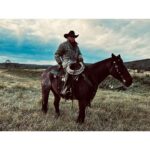 Melanie Scrofano Instagram - “Make it Look Like a @markmaggiori Painting,” I said. And everyone knew what I meant. Even the horses. What an incredible time on @official_heartlandoncbc. #iloveheartland