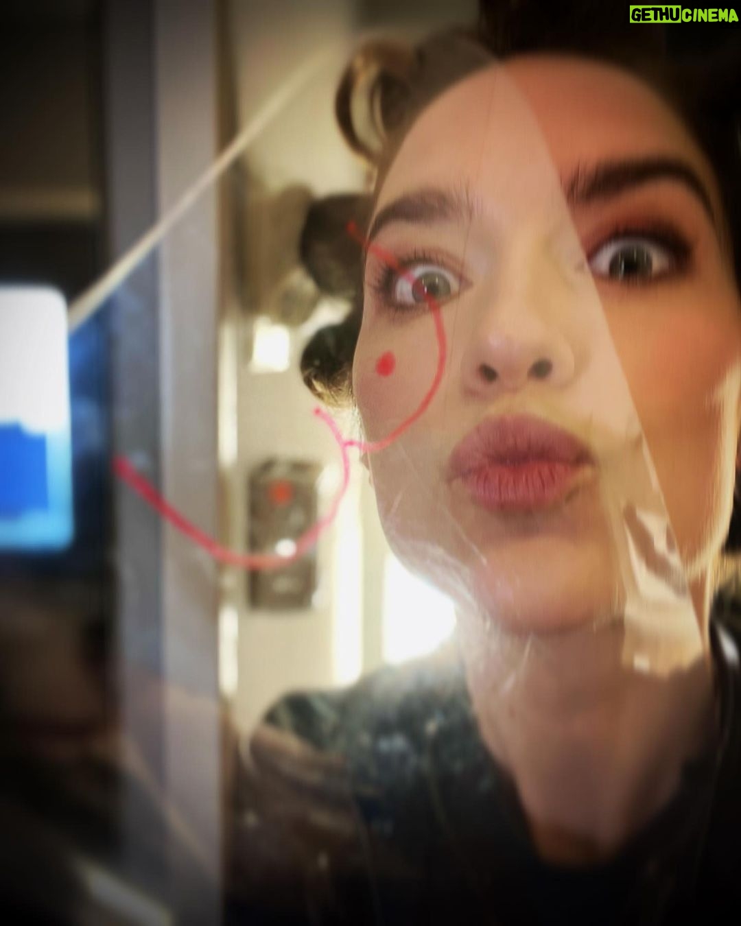 Melanie Scrofano - 11.3K Likes - I just got beat at my own game.
#boobs
#pimpmycovidshield
#whatsbetterthandynamite
