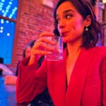 Melanie Scrofano Instagram – Guy behind me was super drunk so we tried to evaluate whether or not he was as getting laid that night which was the perfect activity before the screening of The End of Sex. 

Also I’m sorry for how I consume popcorn- it’s not healthy or normal.