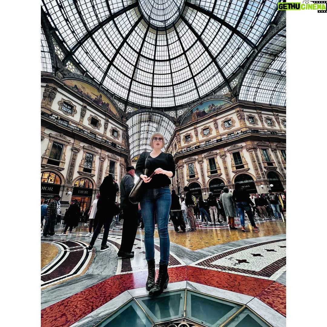 Melanie Scrofano Instagram - Charlotte’s first time in Milan 💚🤍❤️