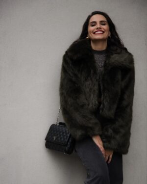 Melina Konti Instagram - Festive mood on 🌟

📸 @v.fourtwentyclan
#athens #festive #christmas #mood #smile