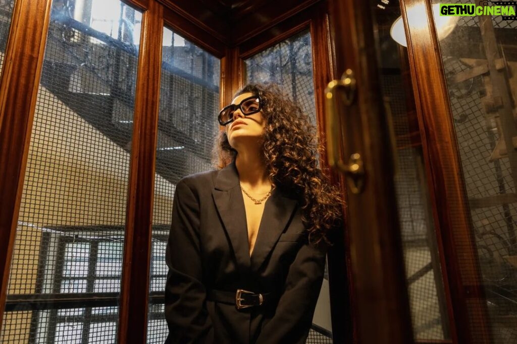 Melina Konti Instagram - "There is no elevator to success. You have to take the stairs." #quoteoftheday #elevator #dreams #success #hardwork #nevergiveup #actress #dancer #curlyhair #style #fashion #mirror #instalife #instafashion #photooftheday Athens, Greece