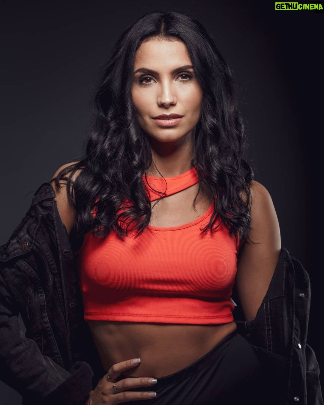 Melina Konti Instagram - "𝕎𝕙𝕒𝕥 𝕞𝕒𝕥𝕥𝕖𝕣𝕤 𝕞𝕠𝕤𝕥 𝕚𝕤 𝕙𝕠𝕨 𝕨𝕖𝕝𝕝 𝕪𝕠𝕦 𝕨𝕒𝕝𝕜 𝕥𝕙𝕣𝕠𝕦𝕘𝕙 𝕥𝕙𝕖 𝕗𝕚𝕣𝕖." - ℂ𝕙𝕒𝕣𝕝𝕖𝕤 𝔹𝕦𝕜𝕠𝕨𝕤𝕜𝕚 #headshots #unseen #actress #dancer #photos #face #smile #beauty #fire #sundayquotes #charlesbukowski #actorsofinstagram #photograph #photoftheday #instagood #instaphoto #instalike Athens, Greece