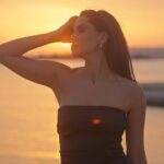 Melina Konti Instagram - Tα πάντα στο έπακρο, αμετανόητα, χωρίς περιορισμούς. @yslbeauty #Libre #AbsolutelyLibre #FreedomDoesntWait #fragrance #makeup #yslbeauty