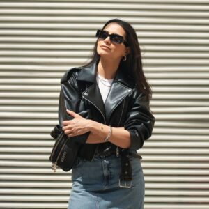 Melina Konti Instagram - Νομίζω θα μας κακοφανεί που άλλαξε η ώρα ενώ είναι ακόμα τόσο καλός ο καιρός. Ας ευχαριστηθούμε ήλιο όσο περισσότερο μπορούμε! Ελπίζω να περνάτε μια όμορφη Κυριακή!

📸@andixhuma 
#sunday #enjoy #sun #vitamind #october #city #athens #weekend #instagirl