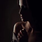 Melina Konti Instagram - «Η αλήθεια, όπως και το φως, τυφλώνει.» Ο υπέροχος Αλμπέρ Καμύ. Απολαύστε αυτό το βράδυ Κυριακής και καλή μας εβδομάδα! 📸@spyros.chatziaggelakis #blinding #truth #quote #albercamus #sunday #photo #figure