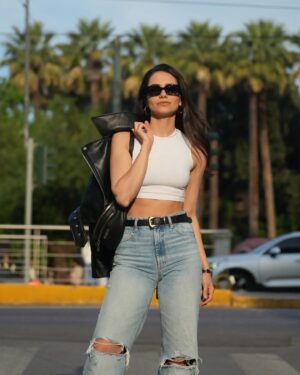 Melina Konti Instagram - Here comes the sun.. 🌤

📸 @andixhuma
#wednesday #athens #city #center #september #enjoy #sun #life #hope #bekind