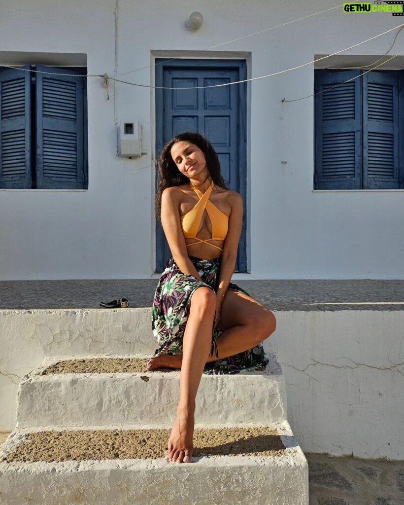 Melina Konti Instagram - August, you've been so good! 🙏 #august #end #summer #sun #laughs #memories #friends #vacation #rest #recharge #thankful #antiparos #island #greece #instagirl #enjoylife Αντίπαρος