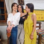 Melina Konti Instagram - Αυτές οι δυο, οι ομορφιές! 🌸 @ifi_pier @antigoni_neophytou #gitiselias #backstage #moment #megatv #onset #acting #havingfun