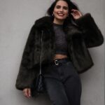 Melina Konti Instagram - Festive mood on 🌟 📸 @v.fourtwentyclan #athens #festive #christmas #mood #smile Athens, Greece