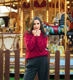 Melina Konti Instagram - “Life is like a carousel; sometimes we’re up, sometimes we’re down, but we must always hang on and enjoy the ride.” 🎠

📸 @andixhuma
#christmas #athens #carousel #life #2024 #ready