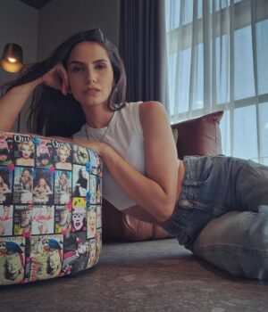 Melina Konti Instagram - Ελπίζω ο καθένας από εσάς να περάσει το Σαββατόβραδο του εκεί που θέλει, ή τουλάχιστον να μην το περάσει κάπου που δεν θέλει! 😘

#saturday #night #thoughts #life #moxyhotels #athens #downtown #actress #dancer #enjoylife