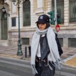Melina Konti Instagram - Ανακάλυψα πόσο μου αρέσει να περπατάω μόνη μου στους δρόμους της Αθήνας όταν ήμουν στο πρώτο έτος στο πανεπιστήμιο. Την αγαπώ πολύ την Αθήνα, και πάντα νιώθω μια έμπνευση σε αυτούς τους περιπάτους. Αφουγκράζομαι την πόλη, το ρυθμό της, τους ήχους της, τα μέρη που μου είναι γνώριμα αλλά κι αυτά που δεν έχω γνωρίσει ακόμα, γιατί πάντα υπάρχουν πράγματα να ανακαλύψεις σε αυτή την πόλη.. Ακόμα κι αν την ξέρεις καλά! #athens #stadiou #downtown #mycity #wandering #loveit #wednesday #vibes #streetstyle Athens, Greece