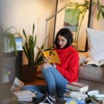 Melina Konti Instagram - Τίποτα δεν ταξιδεύει το μυαλό μου όπως ένα καλό βιβλίο, ή ένα ωραίο θεατρικό έργο! 😉 #books #booklover #saturday #cozy #home #reading #actress #weekend #chillin Athens, Greece