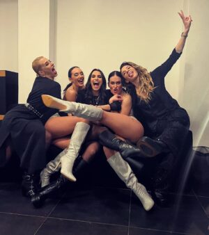 Melina Konti Instagram - X-MAS & MY FRIENDS 🎄❤️

#happy #friends #love #dancefamily #thedancecartelgr #christmas #fun #moments