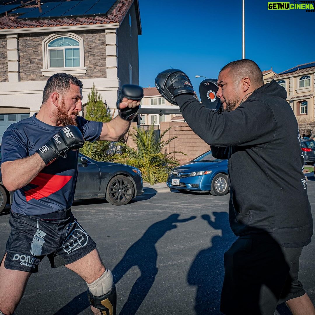 Merab Dvalishvili Instagram - Starting the New Year with training β¦ no days off! Gym closed , no problem .. garage training with the boys. π¦Ύπ Las Vegas, Nevada