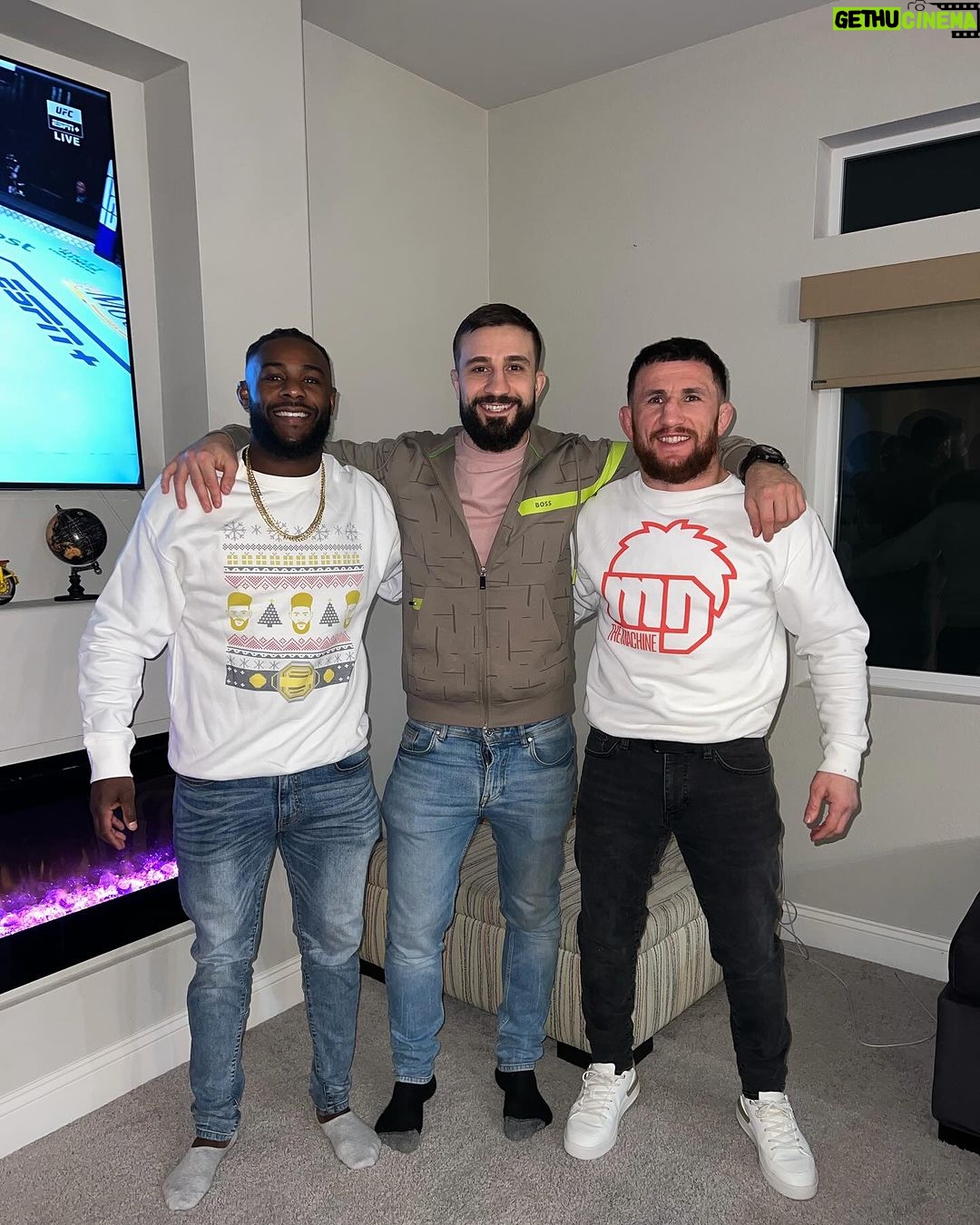 Merab Dvalishvili Instagram - Enjoying good friends, good times, and Georgian tunes 🇬🇪 Merry Christmas & Happy holidays everyone! 🎄🎊 Las Vegas, Nevada