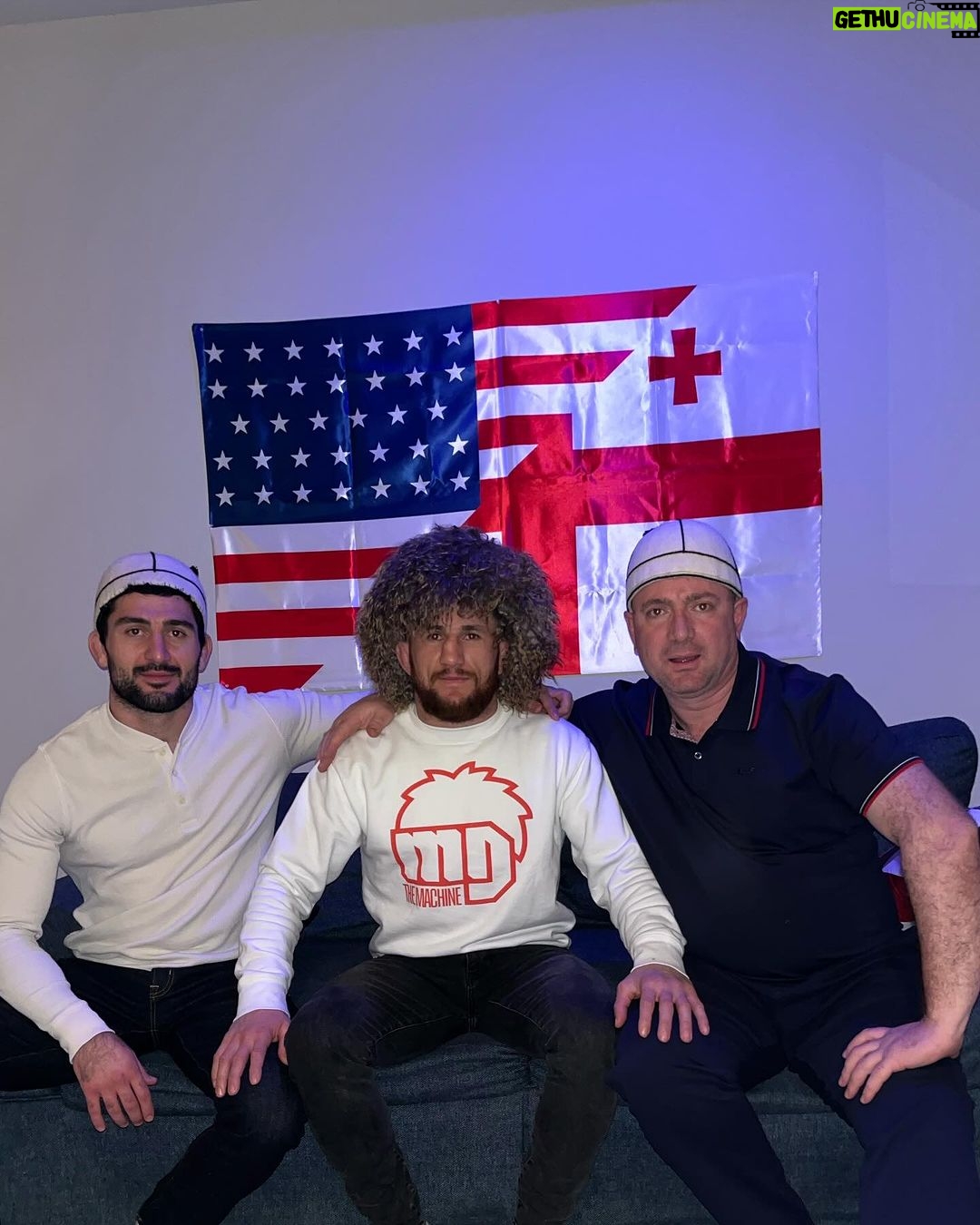 Merab Dvalishvili Instagram - Enjoying good friends, good times, and Georgian tunes 🇬🇪 Merry Christmas & Happy holidays everyone! 🎄🎊 Las Vegas, Nevada