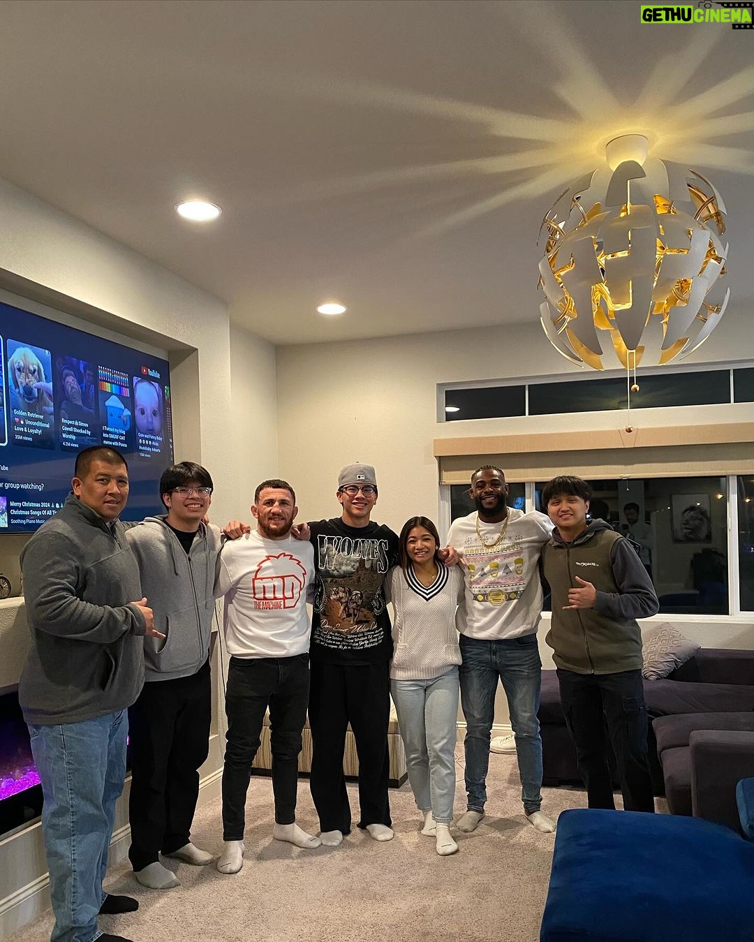 Merab Dvalishvili Instagram - Enjoying good friends, good times, and Georgian tunes 🇬🇪 Merry Christmas & Happy holidays everyone! 🎄🎊 Las Vegas, Nevada