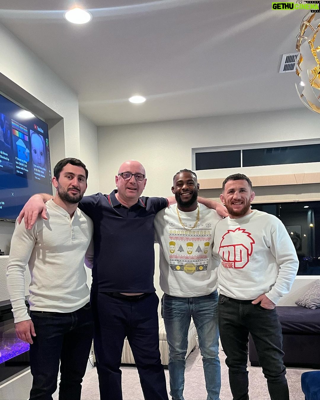 Merab Dvalishvili Instagram - Enjoying good friends, good times, and Georgian tunes 🇬🇪 Merry Christmas & Happy holidays everyone! 🎄🎊 Las Vegas, Nevada