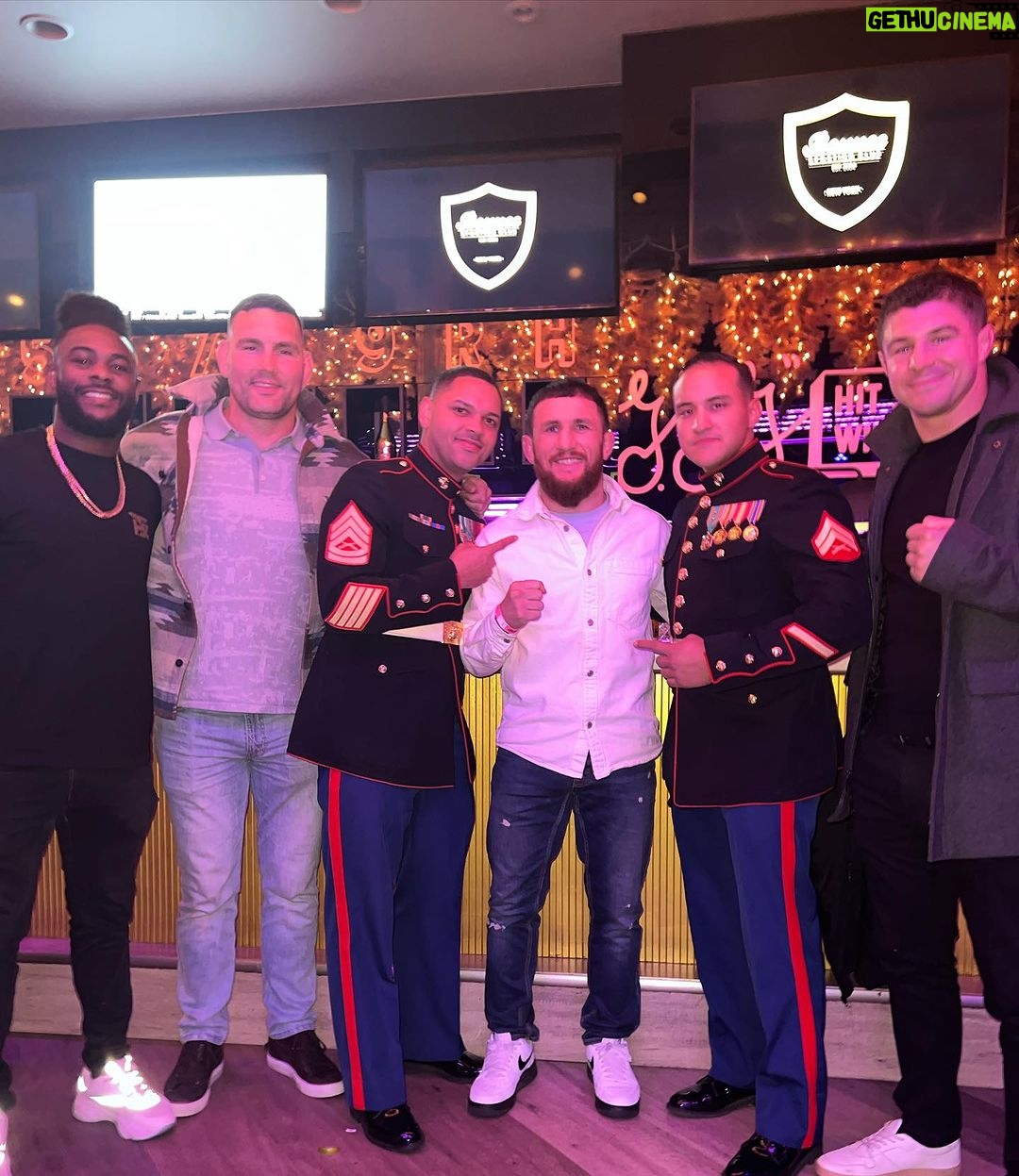 Merab Dvalishvili Instagram - Stand up New York ! My Three Guys @steamrollafrevola_mma @naz_mma @dennisbuzukja are bring home the W's tonight ! 🦾⚔️🔥 New York, New York