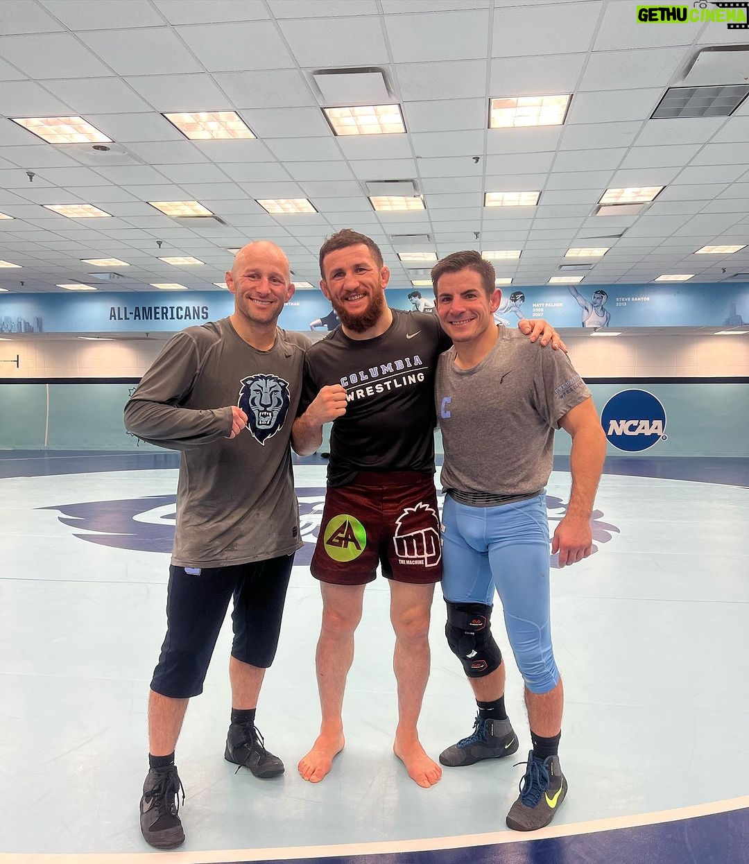 Merab Dvalishvili Instagram - Stand up New York ! My Three Guys @steamrollafrevola_mma @naz_mma @dennisbuzukja are bring home the W's tonight ! 🦾⚔️🔥 New York, New York
