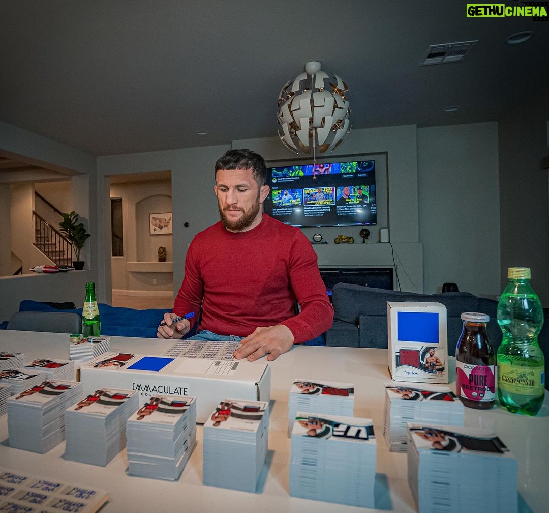 Merab Dvalishvili Instagram - Another batch of @paniniamerica cards signed … ✍️🦾 Las Vegas, Nevada