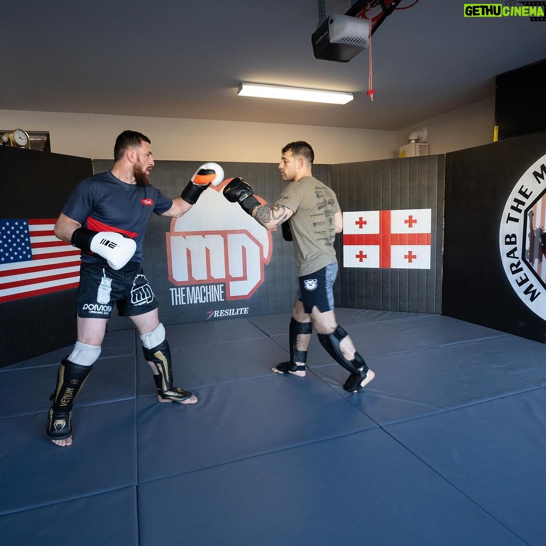Merab Dvalishvili Instagram - Starting the New Year with training β¦ no days off! Gym closed , no problem .. garage training with the boys. π¦Ύπ Las Vegas, Nevada