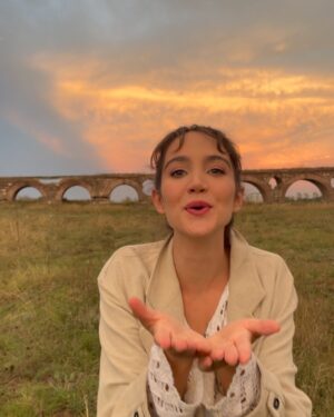 Merih Öztürk Instagram - sonsuzlukta sallanır, yıldızlardan aşıklar.