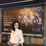 Merih Öztürk Instagram - ‘sen o güneşli rüyanı sakın yitirme. • Börü 2039 tüm bölümleriyle BluTv’de, dizi afişlerimiz de tüm Billboardlarda. Geçerken bakmayı unutmayın! 💙