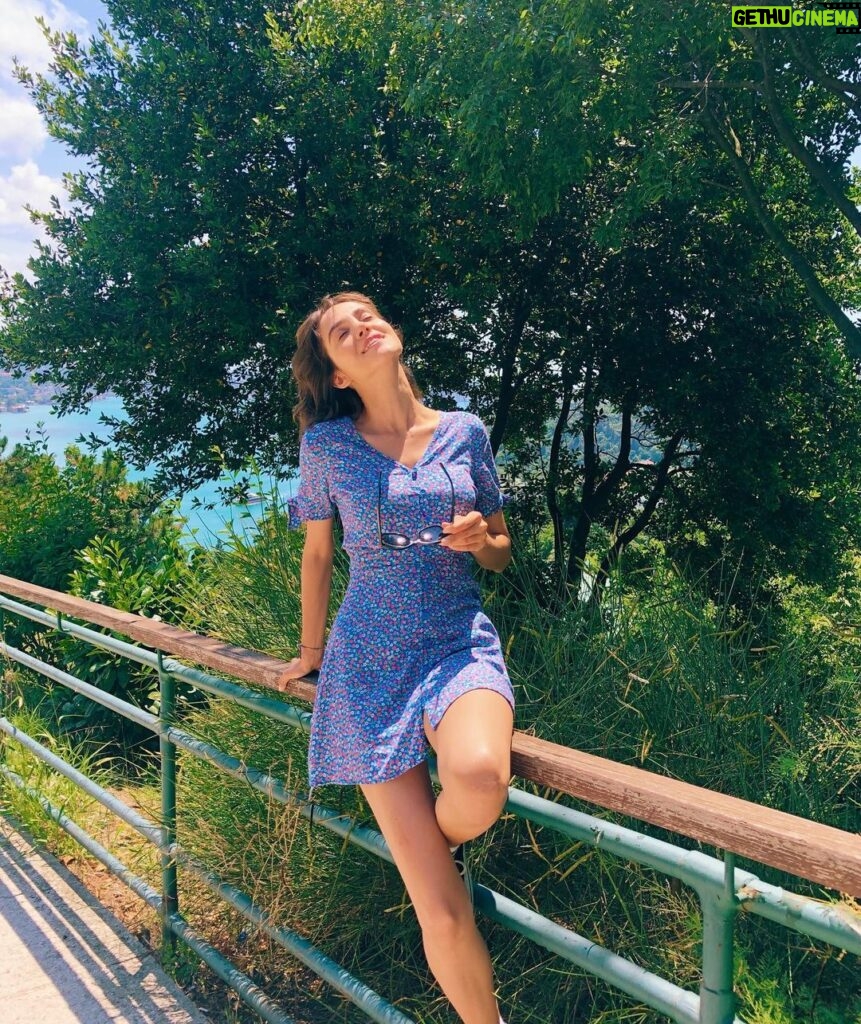 Merih Öztürk Instagram - mavi