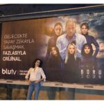 Merih Öztürk Instagram - ‘sen o güneşli rüyanı sakın yitirme. • Börü 2039 tüm bölümleriyle BluTv’de, dizi afişlerimiz de tüm Billboardlarda. Geçerken bakmayı unutmayın! 💙