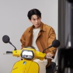 Metawin Opas-iamkajorn Instagram - ในช่วงเทศกาลสิ้นปีแบบนี้ มีใครวางแผนเดินทางด้วย Vespa ไปเที่ยวไหนกันบ้างครับ โพสรูปคู่เวสป้า แล้ว Tag @vespathailand มาให้วินดูหน่อย 🛵 เพราะปีหน้าผมจะไปร่วมงาน VIVA LA VESPA FESTIVAL & CARAVAN 2024 วันที่ 9-10 มีนา 2024 📍อยากชวนคนที่มีรถเวสป้าคู่ใจไปลงทะเบียน ที่ลิงก์นี้ได้เลยครับ https://bit.ly/41qYz1X @Vespathailand #VivalavespaTH #VespistiTH #VespaThailand #เวสป้าจงเจริญ