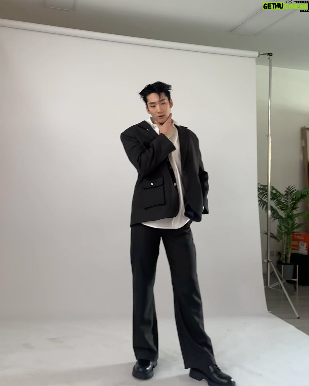 Metawin Opas-iamkajorn Instagram - 🖤