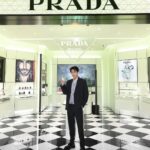 Metawin Opas-iamkajorn Instagram - What an honour to be here for the first Prada Beauty store of Southeast Asia in Singapore 🖤 @PRADABEAUTY #PRADABEAUTY VivoCity Singapore