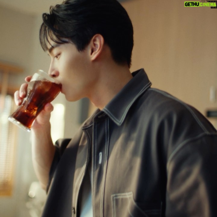 Metawin Opas-iamkajorn Instagram - Something’s cooking and coming out of the oven soon. A #RecipeForMagic by me and @cocacola. Stay tuned. #สูตรสำเร็จมื้อพิเศษ ของวินใกล้จะได้ที่แล้ว รอติดตามกันนะ ว่าจานนี้ของวิน กับ “โค้ก” คืออะไร