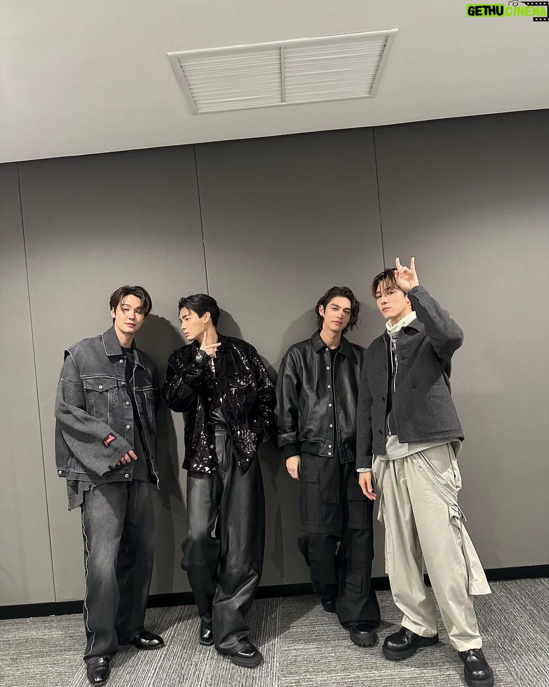 Metawin Opas-iamkajorn Instagram - Write a caption..