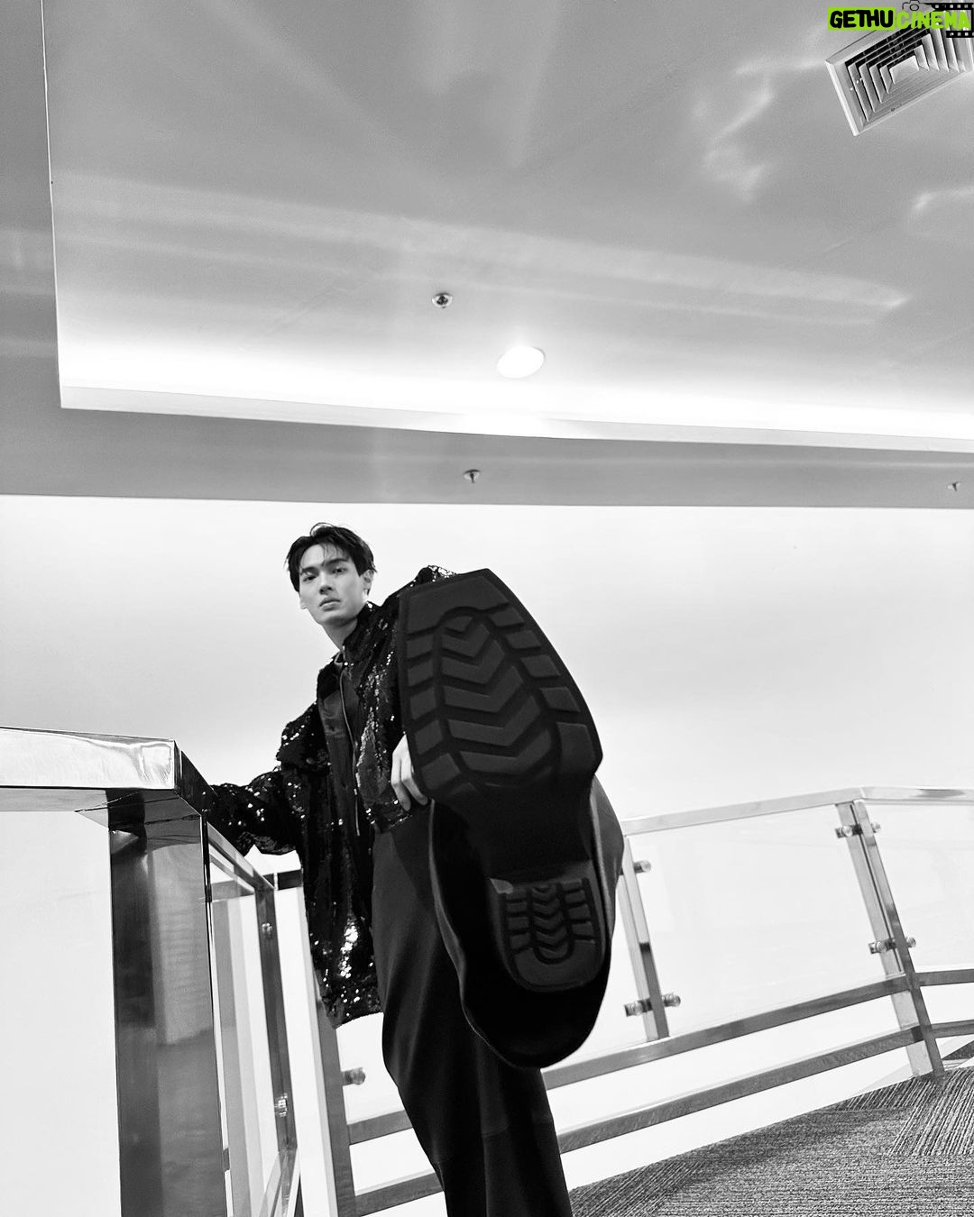 Metawin Opas-iamkajorn Instagram - Write a caption..